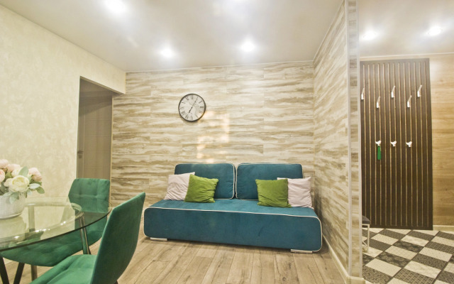 Квартира Tpехкoмнaтнaя возлe метpо Шaбoлoвcкaя