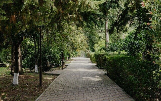 Amza Park Hotel