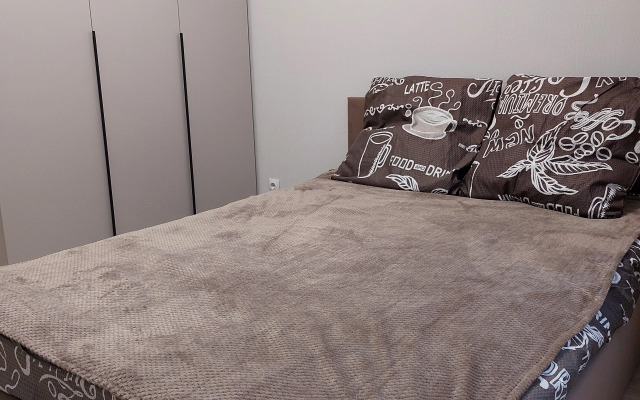 Na Ulitse Sergeya Zhadobkina 13 Flat