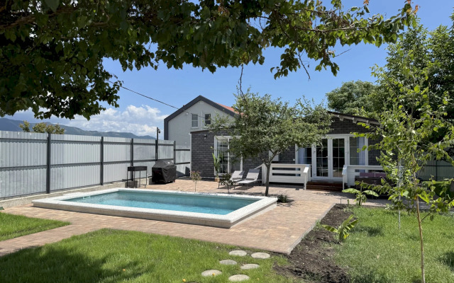 Частный Дом 550 с Тёплым бассейном Сауна Мангал Голубая Бухта