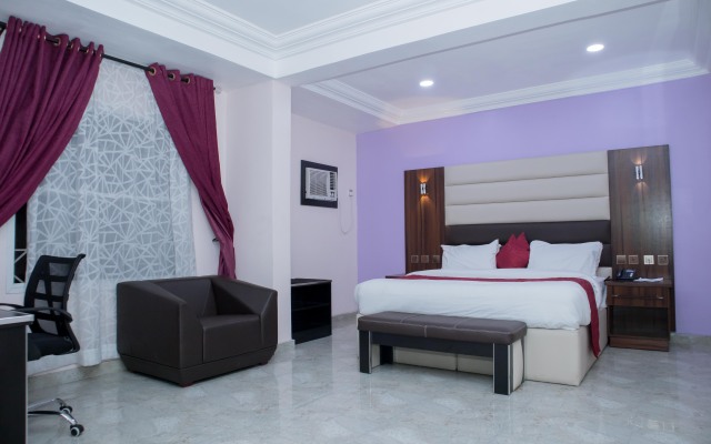 Meritz Hotels and Suites Global Limited, Hotel