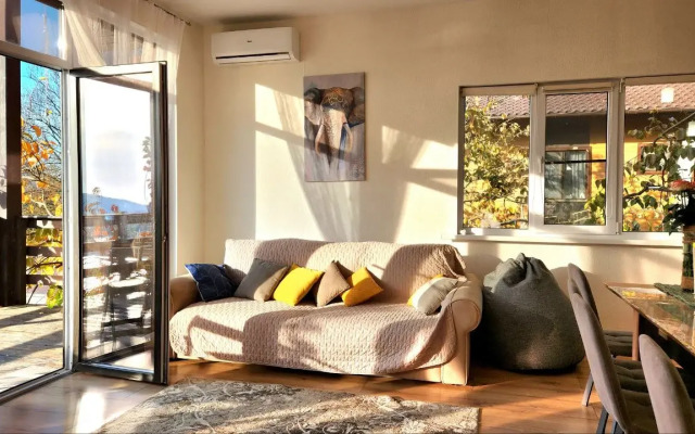 Частный дом Дом с бассейном