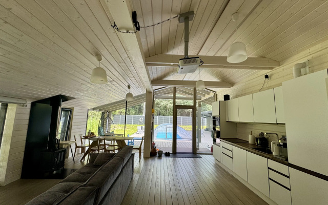 Частный дом С летним бассейном 3 спальни