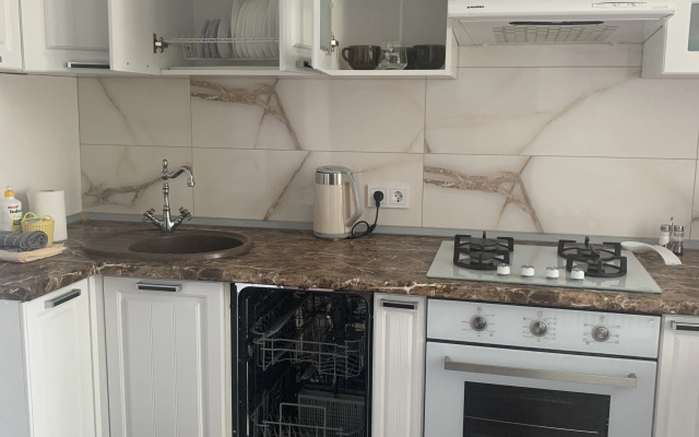 Evrodvushka u morya Krants -Park Flat