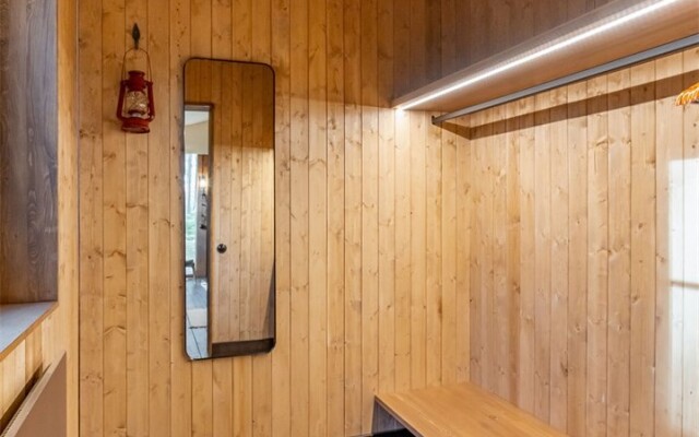 We Lodge Hotel