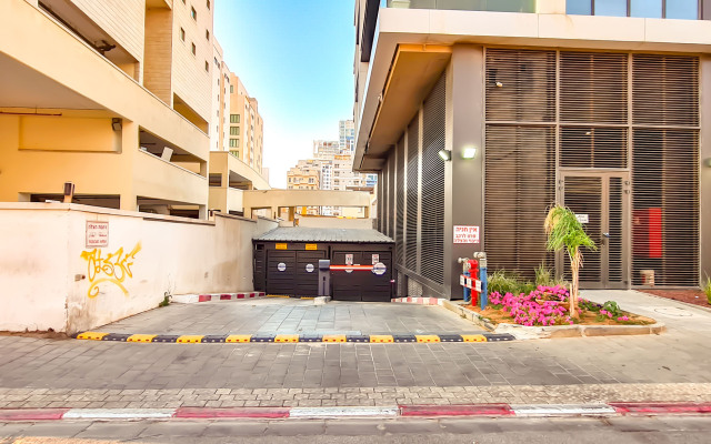 Apt Diamant 2BR Tel Aviv Hayarkon St TL63 Apartments