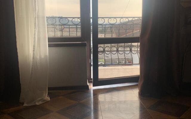 Na Vardaniya 7 Apartments