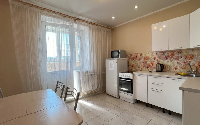 V Novom Dome V Tsentre Goroda Flat
