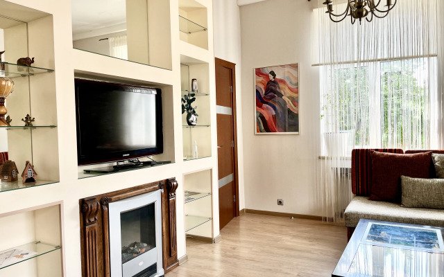 Riga V Samom Tsentre S Zakrytoj Parkovkoj Flat