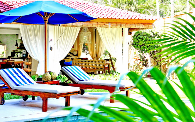 White 3BR in Seminyak Villa