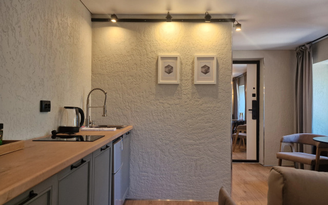 Dom S Gargulyyami Apartment Hotel