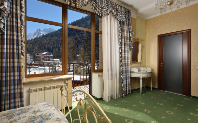 Домбай Пэлас