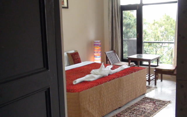 Lake Retreat Bhimtal Guest House
