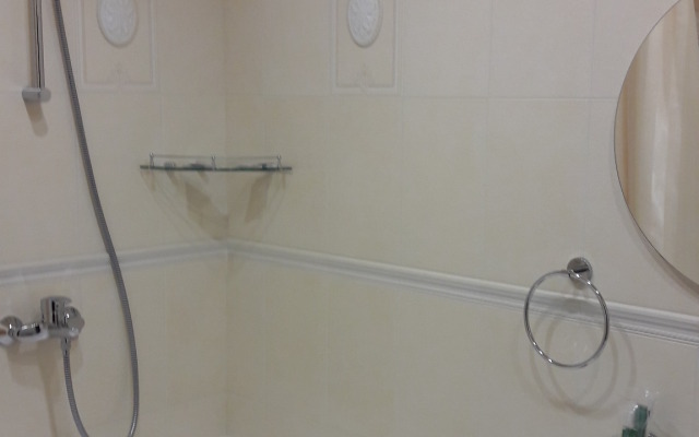 Den i Noch na Profsoyuznoy hotel
