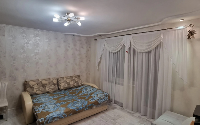 Luchshaya Gakuna Flat