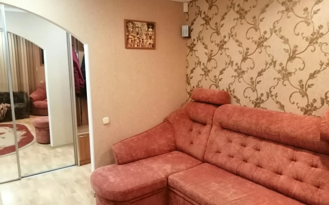 Otlichnaya Tryoshka Vozle Vokzala  Flat