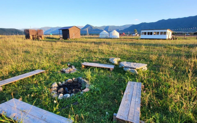 Yozhkiny Dachi Altay Glamping