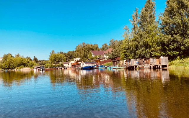 Отель Гостиничный рыболовно-охотничий комплекс Александровский Причал