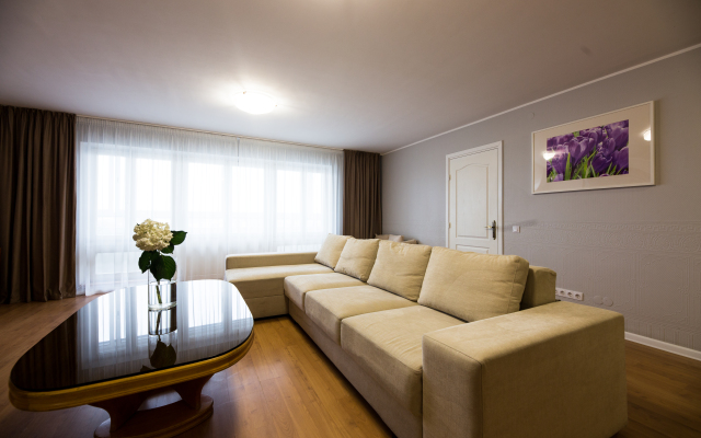 Апартаменты 4-комнатные HomeApart Сторожовская, 8