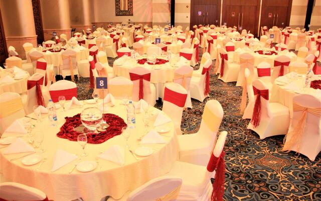 Crowne Plaza Dubai - Deira, an IHG Hotel