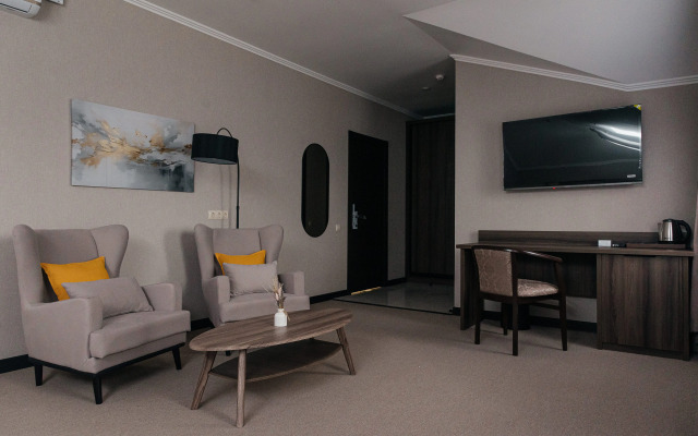 Отель Alex Royal