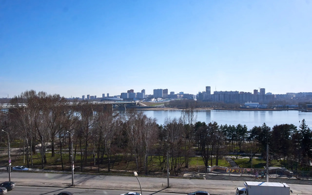 S Vidom Na Ob Inskie Kholmy Apartments