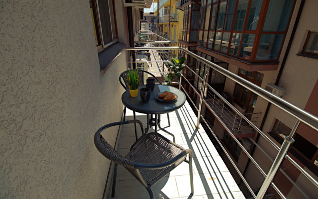 Uyutnaya Studiya Na Klenovoy Apartments