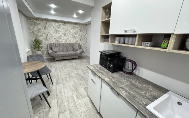 Tryokhkomnatnaya Flat