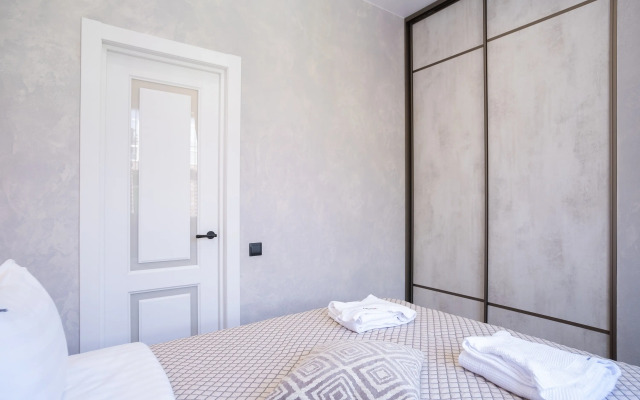 Red Apartments Art Layt Siti Apartament Ayvazovskiy Apartments