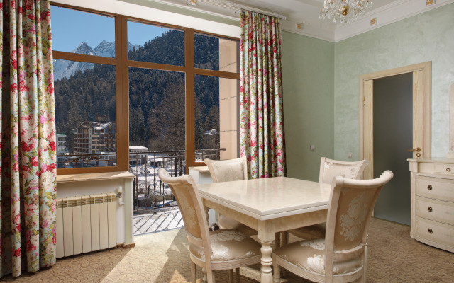 Домбай Пэлас