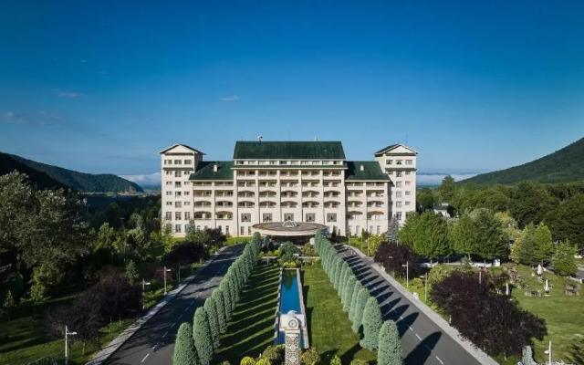 Qafqaz Riverside Hotel