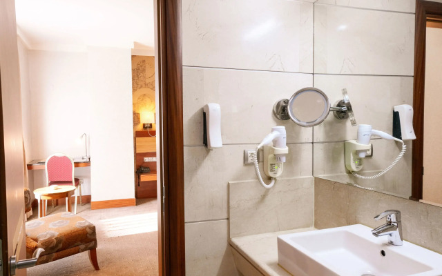 Armis Hotel