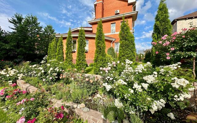 Verhnie Pechory Guest House