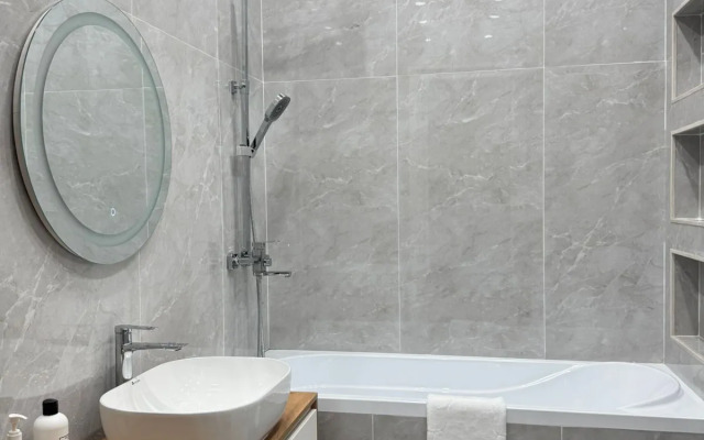 Tikhoye Mesto V Shumnom Gorode Flat