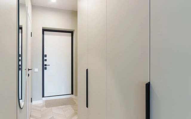 1-Kom Studiya, Minsk-Mir Flat