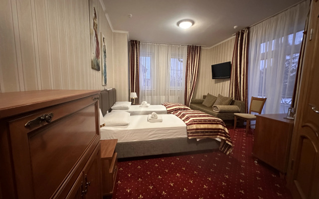 Renessans Hotel