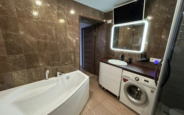 Tryokhkomnatnaya Flat