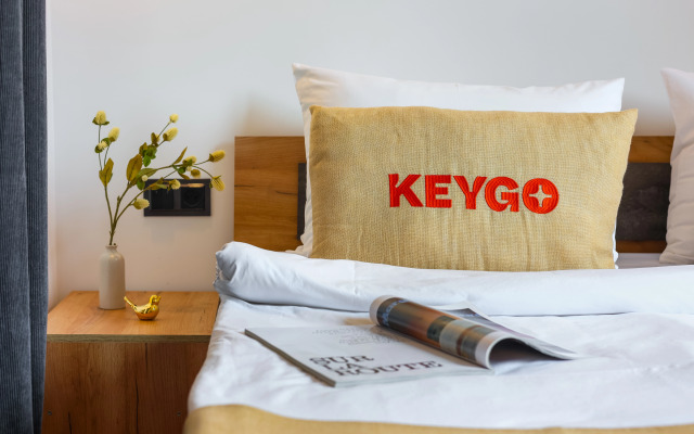KeyGo #0149 2 Bedroom Design near Saryan Street Apartments