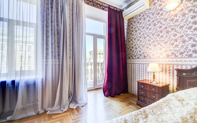 Апартаменты Сутки Петербург Невский 81 с балконом