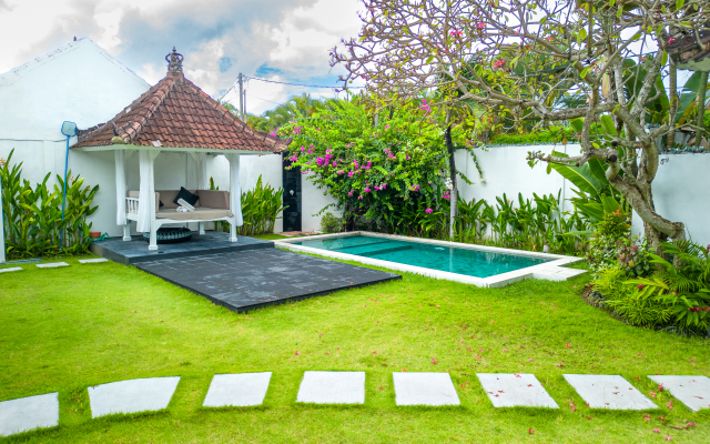 Curves Bali Villa