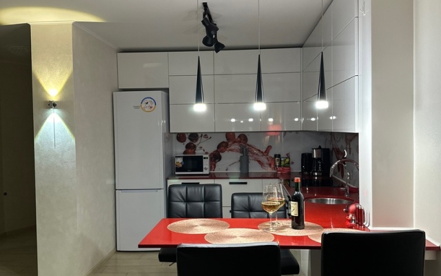 Stil'naya evro 3-h.kom.kvartira s dizajnerskim remontom v ZHK"Evropejskij" Flat