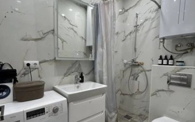 Studiya Bakinskaya 26-14 Flat