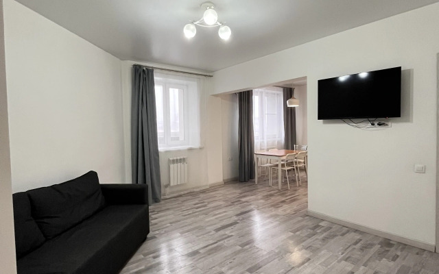 Bolshaya Ryadom S Zhd Vokzalom Flat