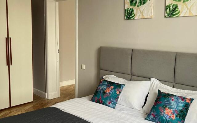 M.o.o.n Apartments Tole Bi Tulebaeva Kv 8 Tsentr Flat
