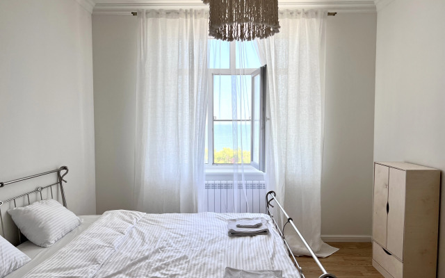 Частный дом просторный светлый на берегу Каспийского моря