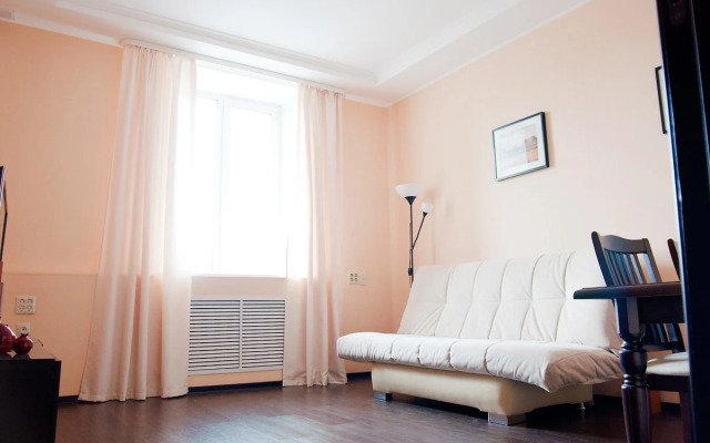 (2-Komnatny) V Tsentpe Na Ploschadi Pevolyutsii Flat