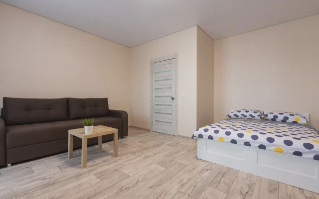 Na Ulitse Parkhomenko 156b Flat
