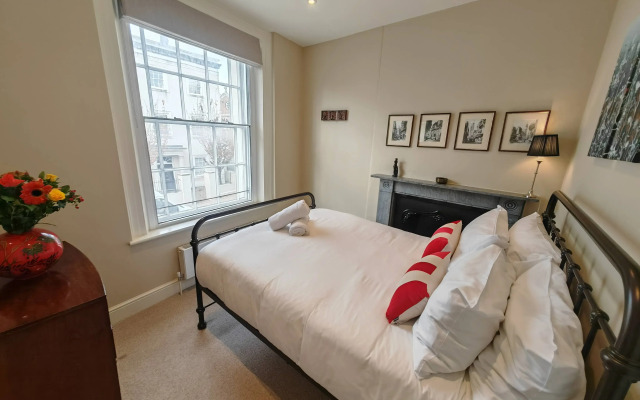 Historic Winchester Apartment