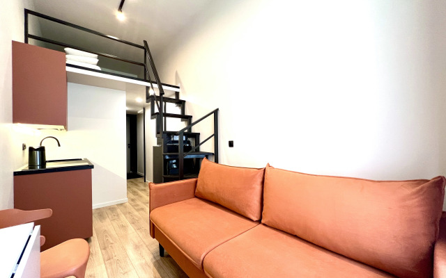 Studiya V Tsentre Pitera Sutkispb Mozhayskaya 10 Flat
