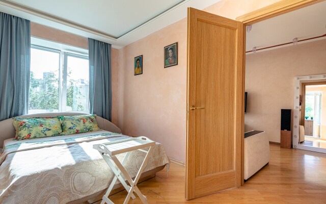 Na Maloy Gruzinskoy Dvukhkomnatnaya Flat
